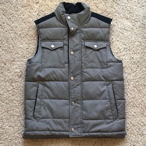 Men’s navy puffy vest